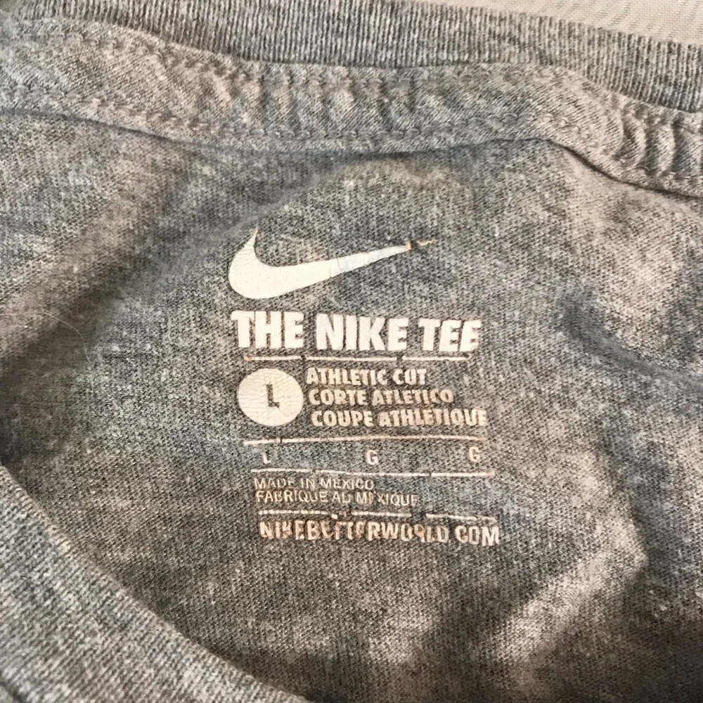 Nike tee shirt size large